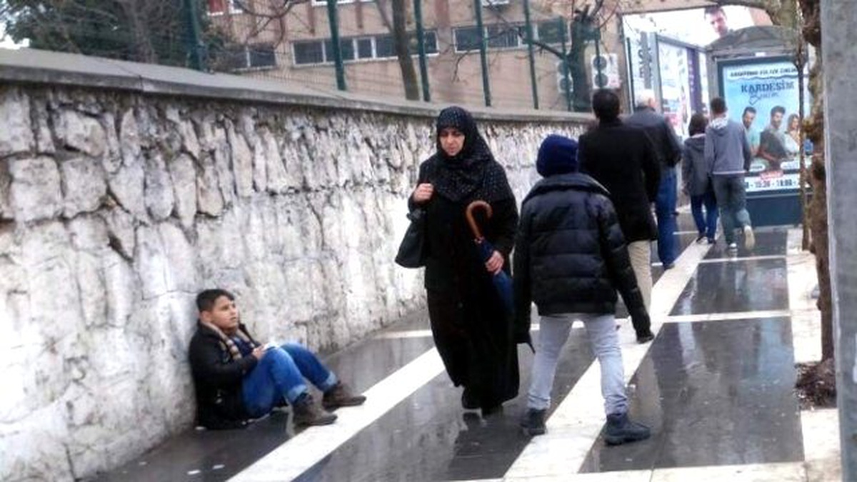 Soğuk Havada Para Kazanmaya Çalışıyorlar