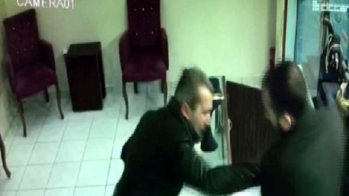 Soymaya Kalkıştığı Kuyumcuyu Bıçaklayan Terlikli Şüpheli Yakalandı (2)