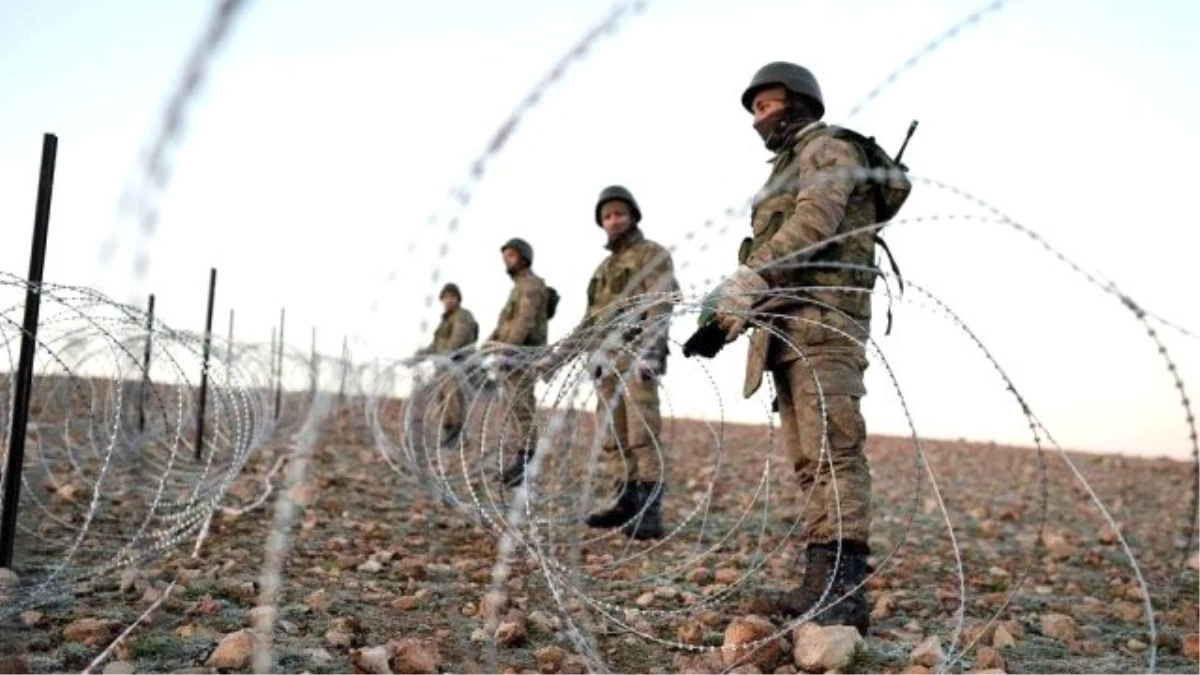 Türkiye \'Güvenli Bölge\' İçin Belirlenen Sınırdaki Mayınları Temizliyor