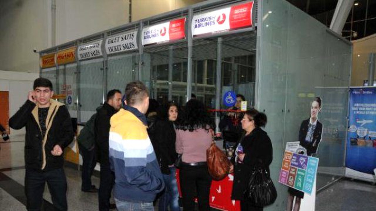 THY Yolcuları Saatler Süren Rötara Tepki Gösterdi
