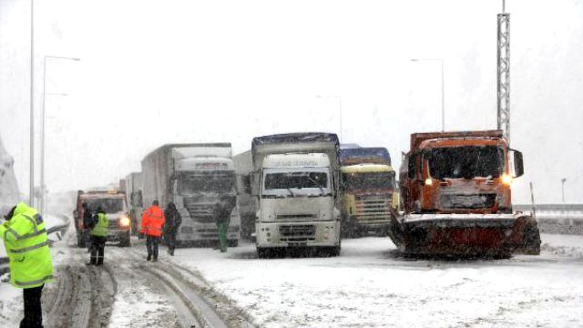 Tır Devrildi, Tem\'in İstanbul Yönü Ulaşıma Kapandı (2)