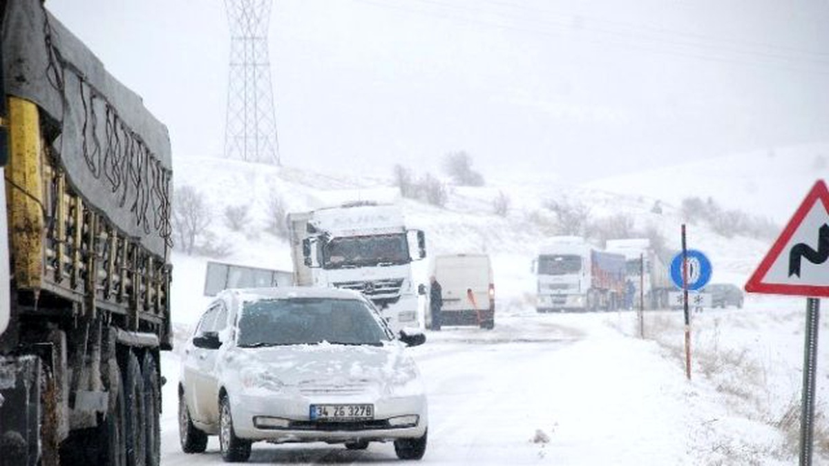 Tokat\'ta Kar Yağışı Ulaşımda Aksamalara Neden Oldu
