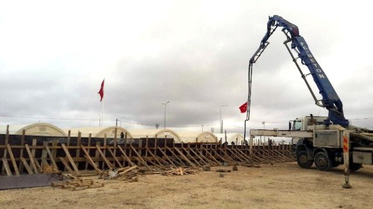 Türkiye\'nin En Büyük Çadır Kentine Yeni Hastane Yapılıyor