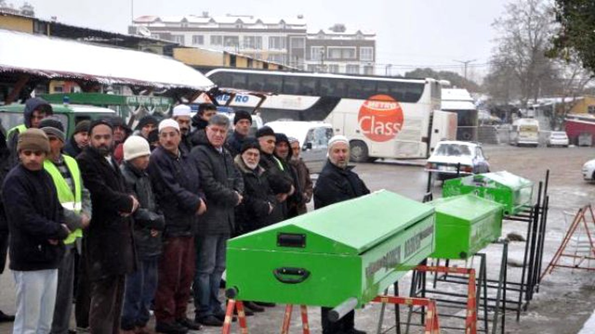 Umut Yolculuğunda Ölen Aynı Aileden 4 Kişi Toprağa Verildi