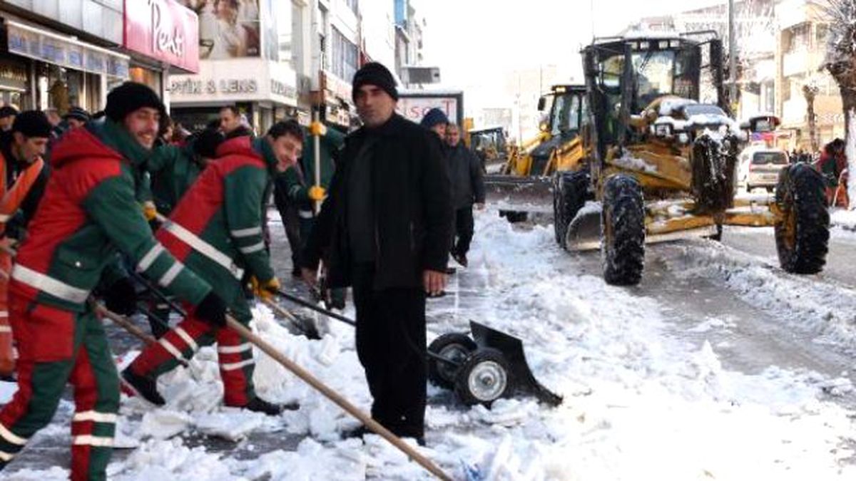 Van\'da Kar Yolları Kapattı
