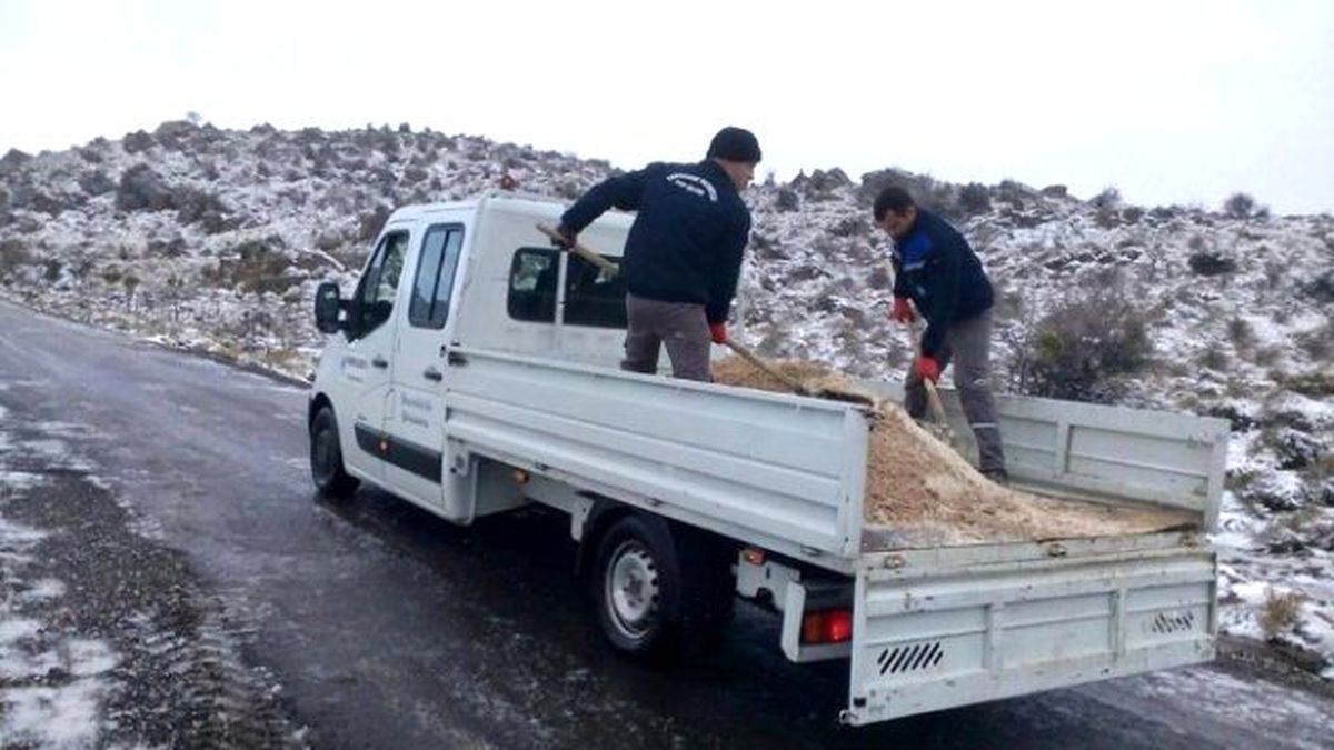Yunusemre\'de Kar Mesaisi Sürüyor