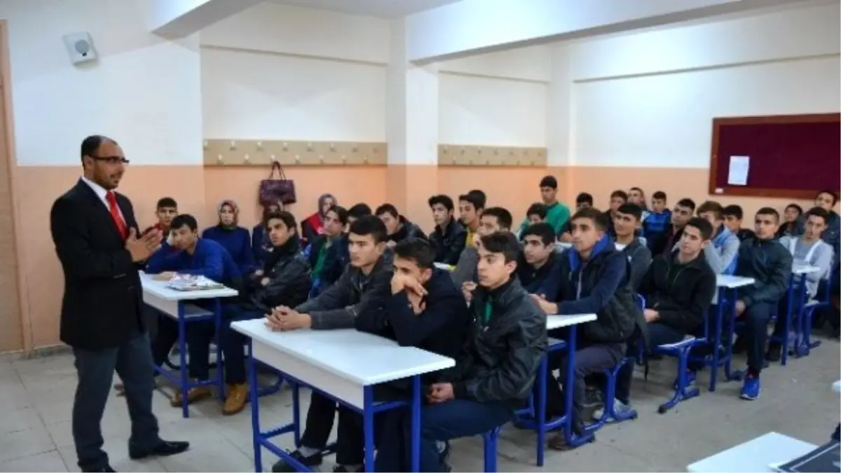 Yüreğir Gençlik Merkezi Tarafından Kur\'an-ı Kerim ve Meali Semineri