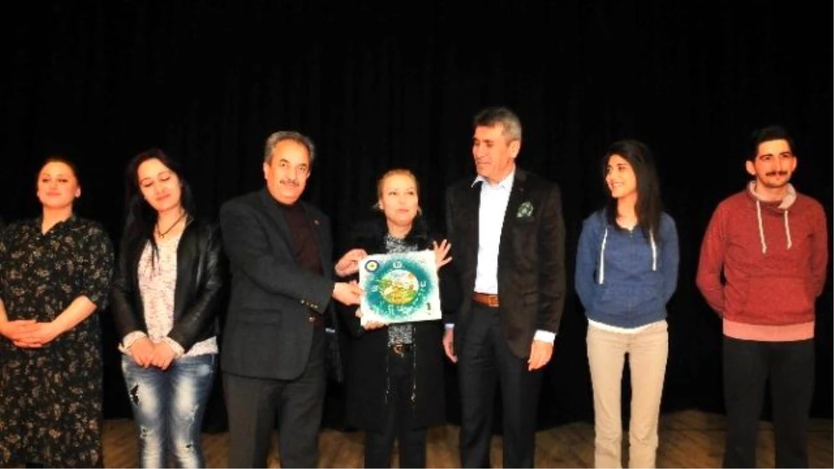 Akşehir\'de "Benim Güzel Ailem" Oyunu İzleyiciyle Buluştu