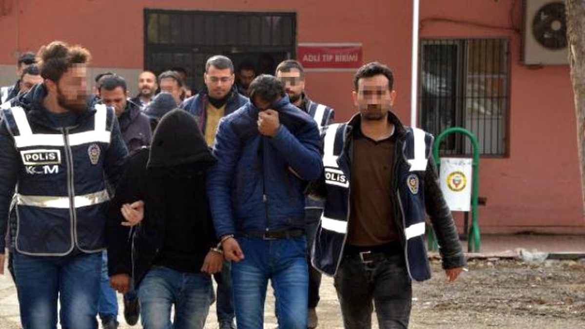 Allah Korusun\' Yazısının Altından Esrar Çıktı