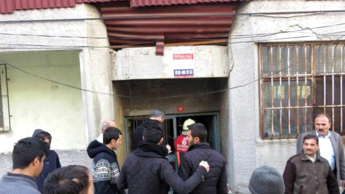 Ataşehir\'de Çıkan Yangında Bir Kişi Hayatını Kaybetti