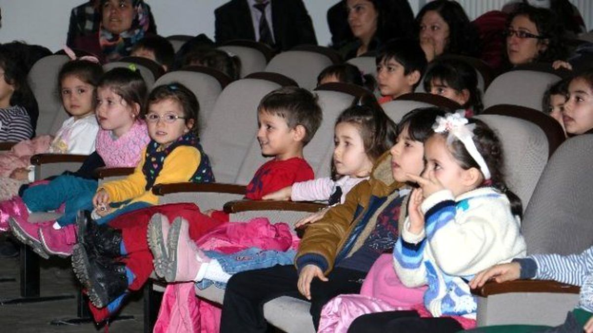 Başkan Dinç\'ten Çocuklara Erken Karne Hediyesi