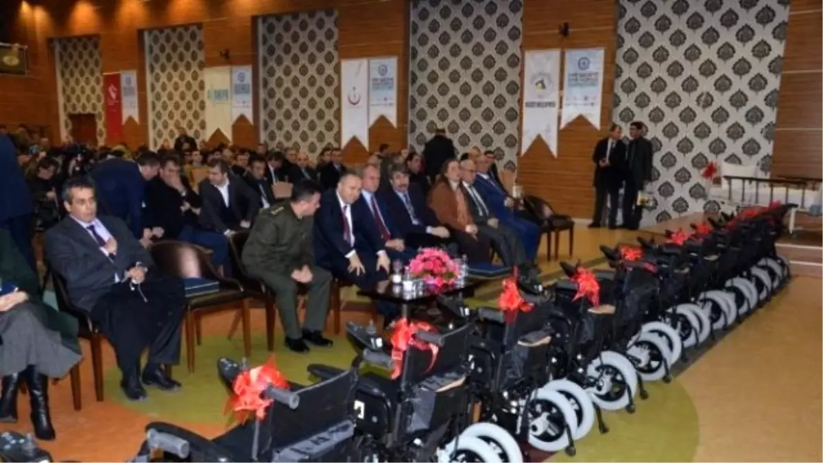 Düzce Belediyesi Akülü Araç ve Hasta Yatağı Verdi