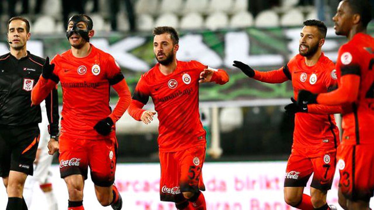 Galatasaray\'dan Ayrılacak Mı?