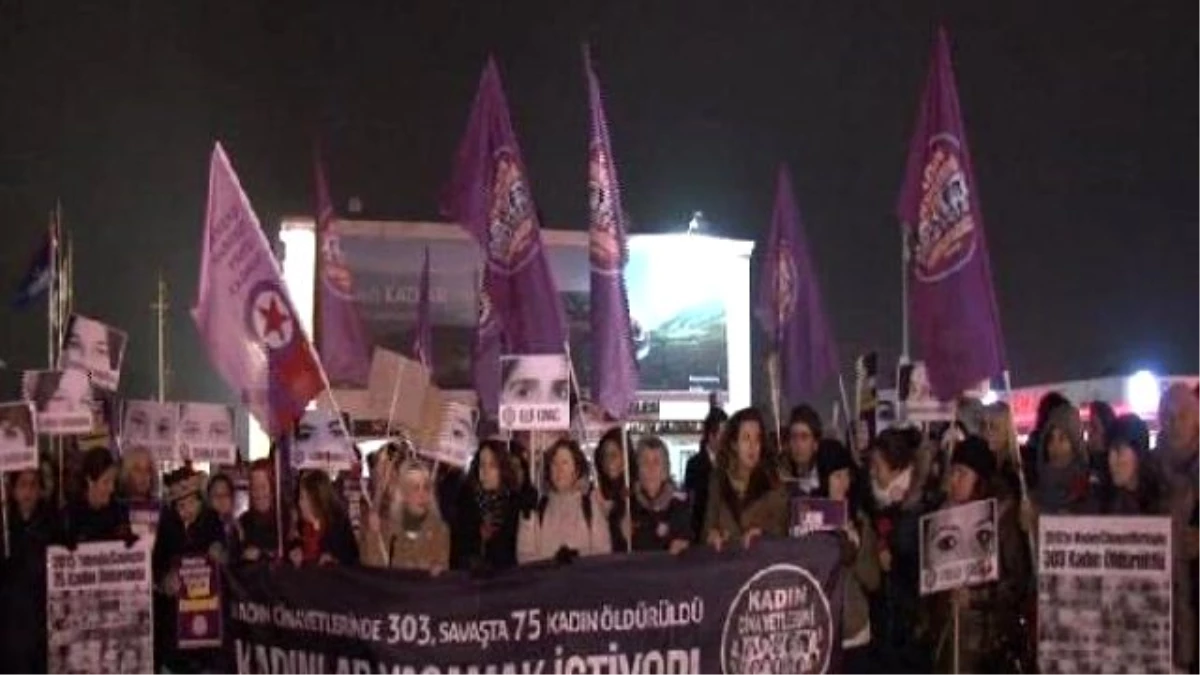 Kadıköy\'de Kadın Cinayetlerine Karşı Protesto Eylemi