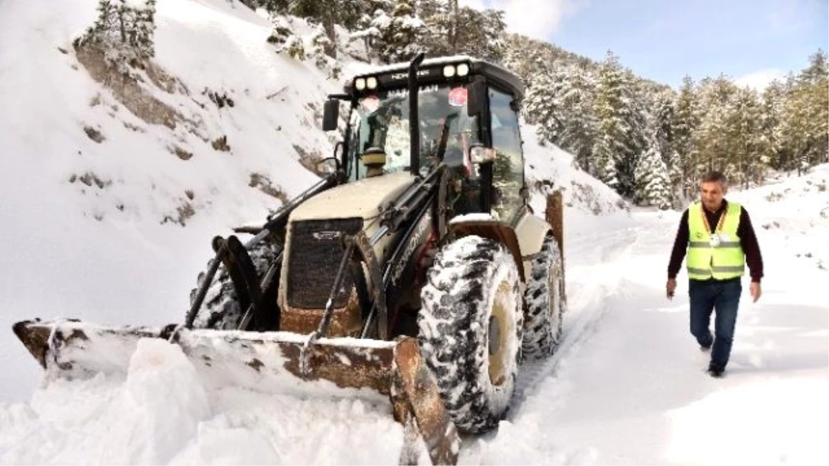 Kar\'da Mahsur Kalan Vatandaşları Belediye Ekipleri Kurtardı