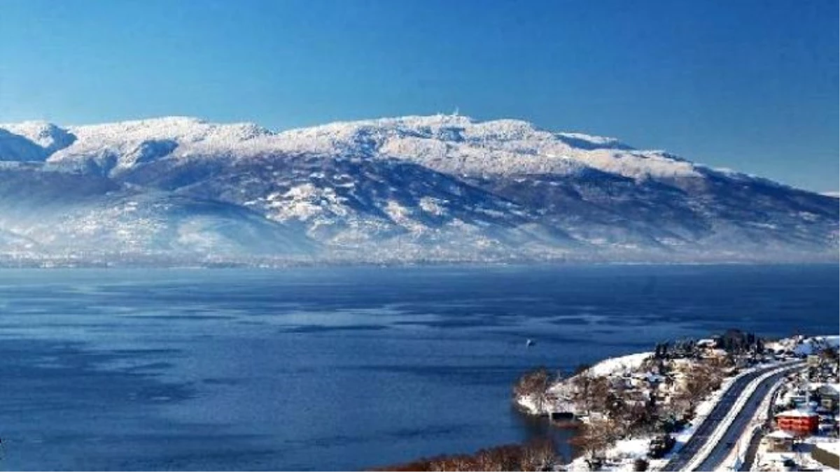 Kar Yağışı Sapanca Gölü\'ne Yaradı