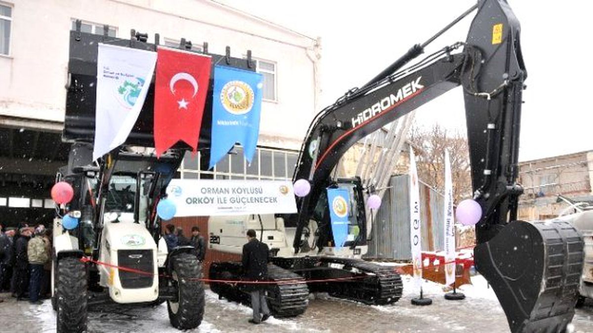 Karaman\'da Tarımsal Kalkınma Kooperatifine İş Makinesi
