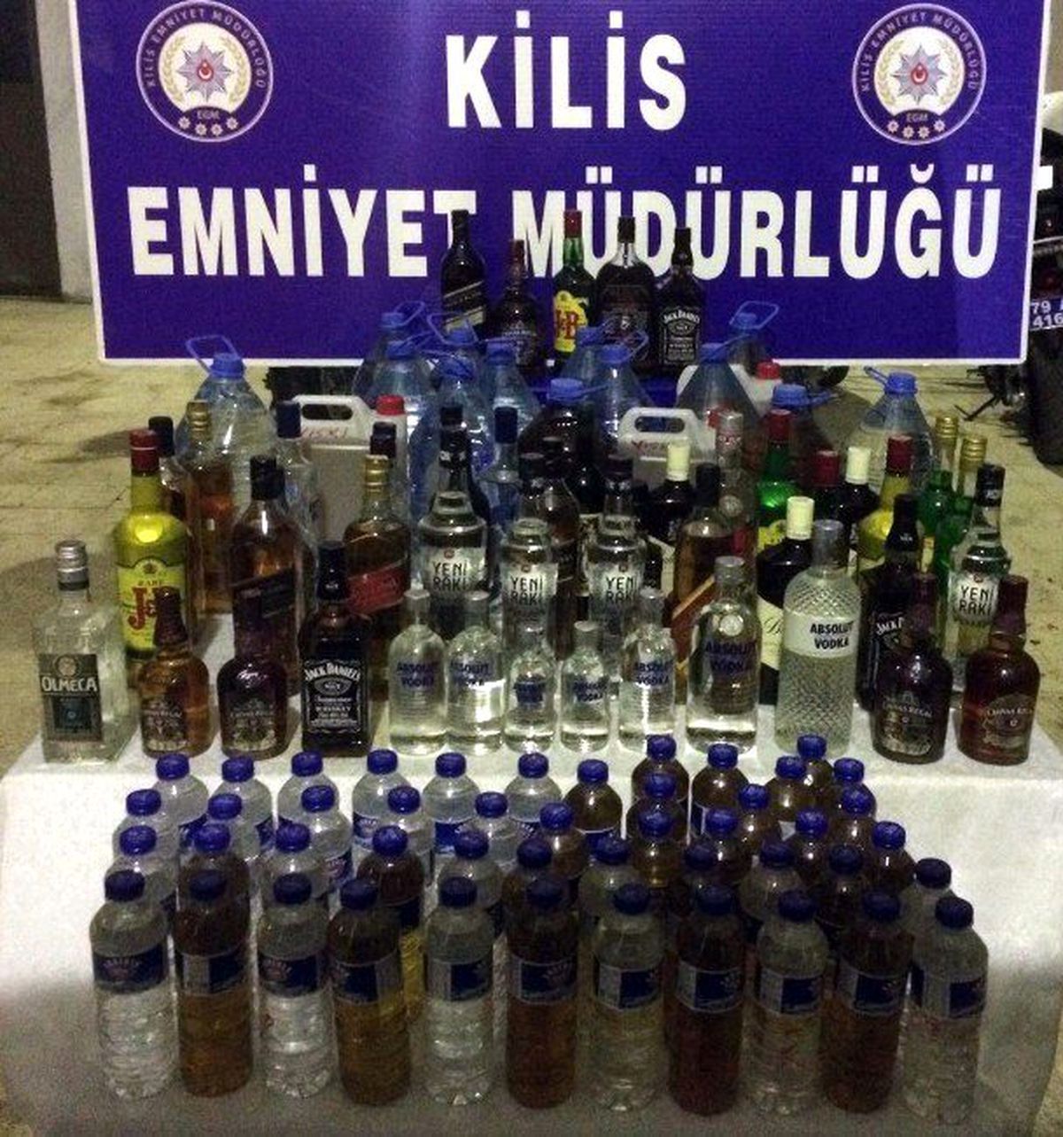 Kilis\'te Kaçak ve Sahte İçki Ele Geçirildi