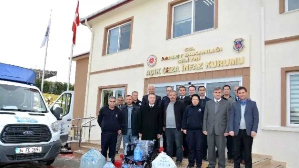 Mahkumlar Plastik Kapak Topladı