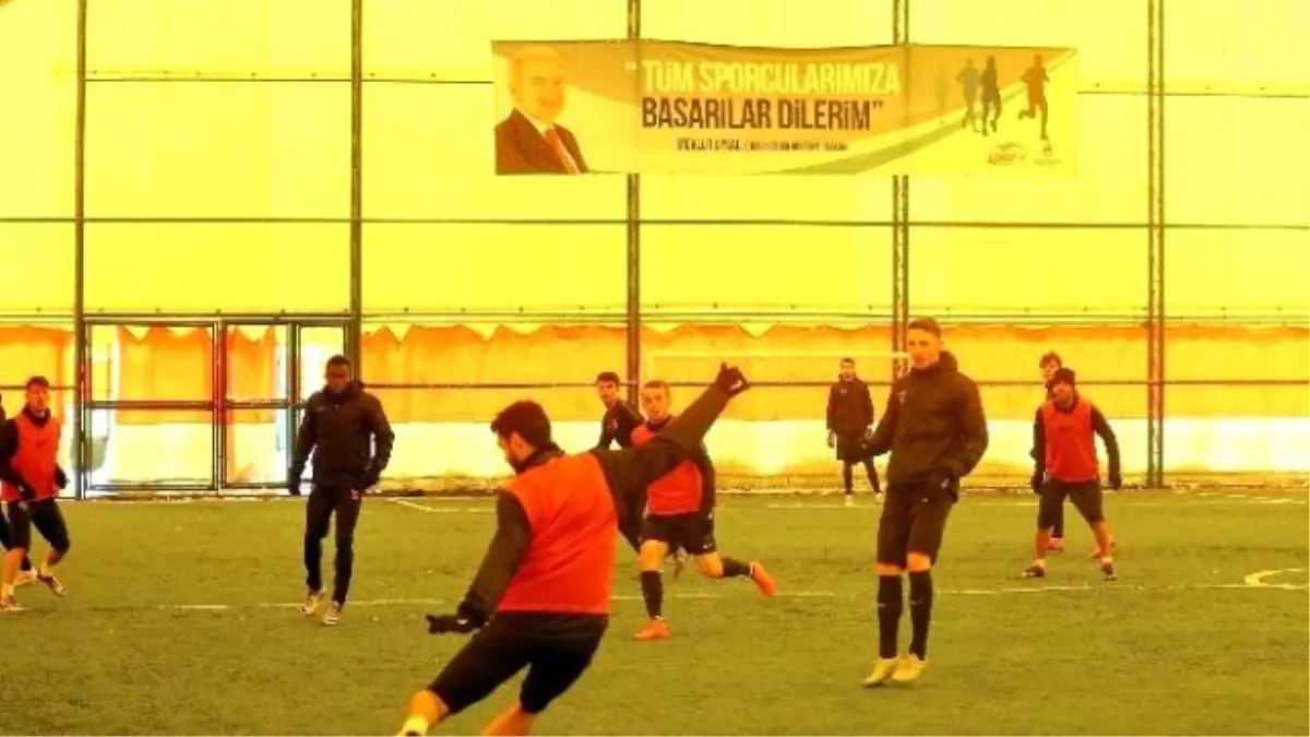 Medipol Başakşehirli Futbolcular, Spor Parkı\'nda Antrenman Yaptı