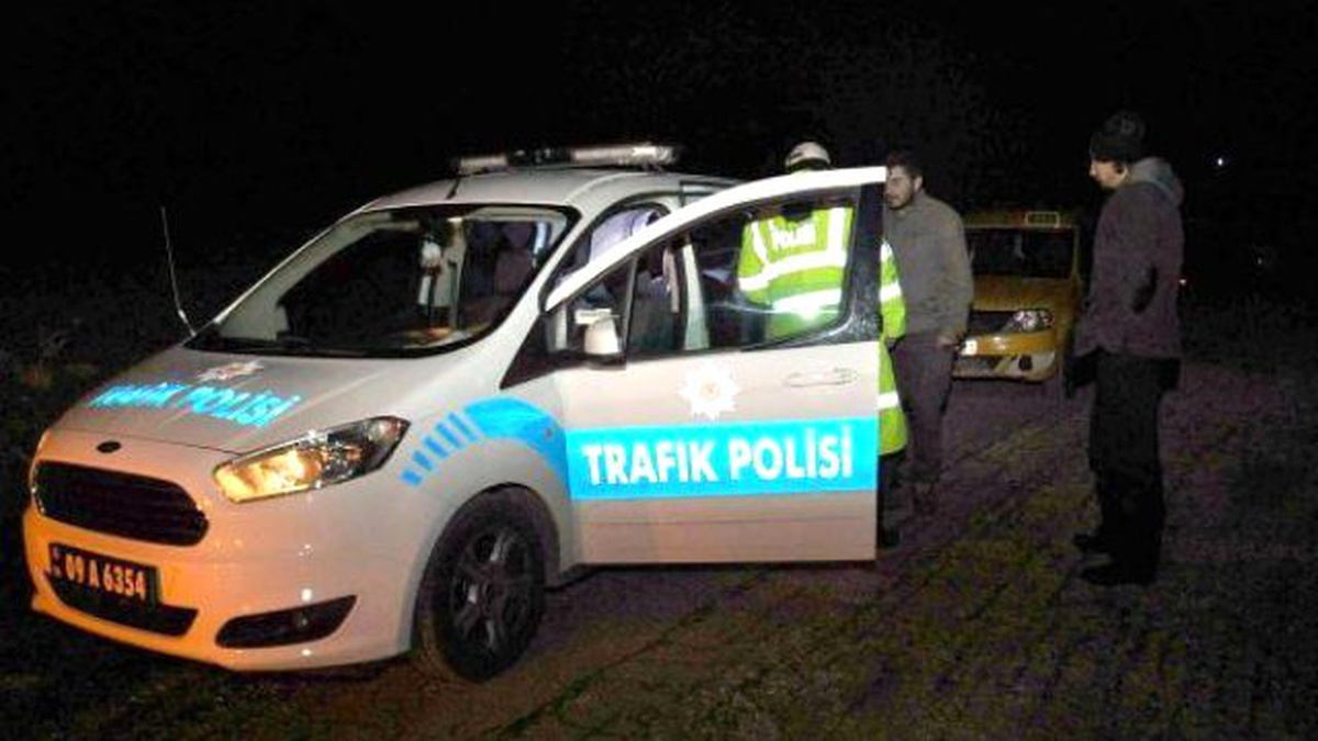 Mülteci Denetiminde Polisten Kaçan Otomobil Denize Uçtu