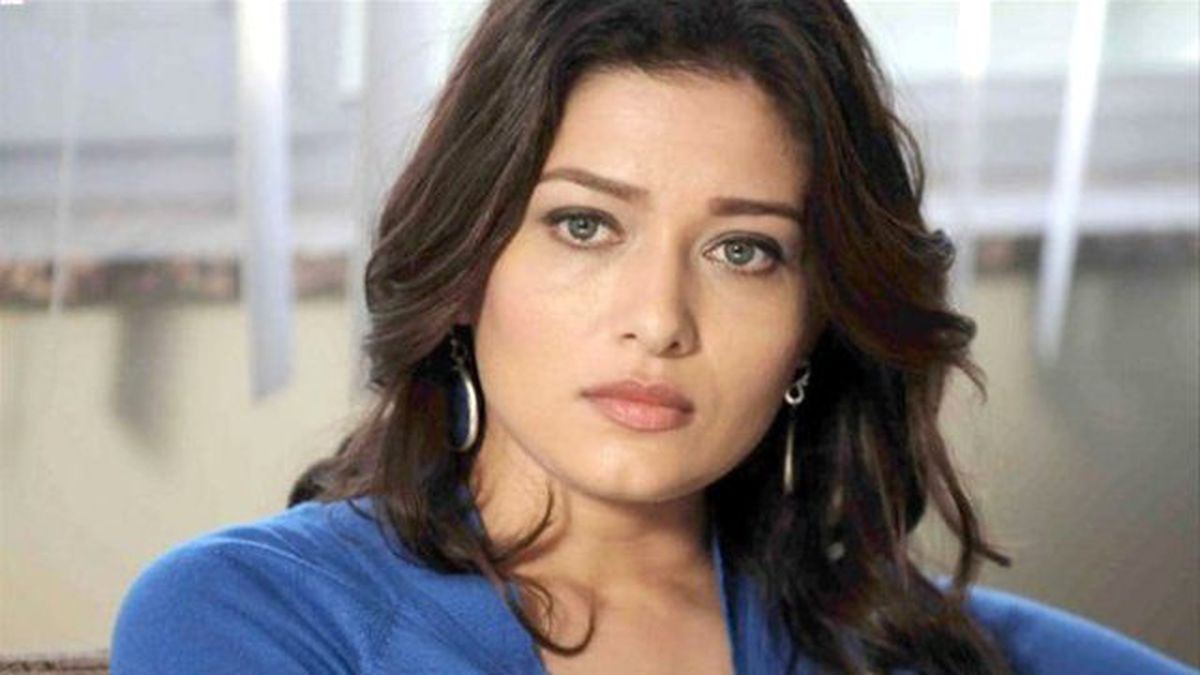 Nurgül Yeşilçay, 'Paramparça' Sessizliğini Bozdu