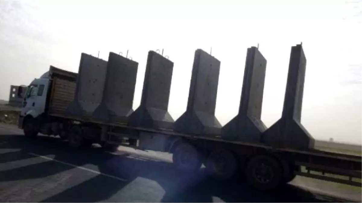 Nusaybin\'de Suriye Sınırına 3 Metre Yeksekliğinde Beton Duvar