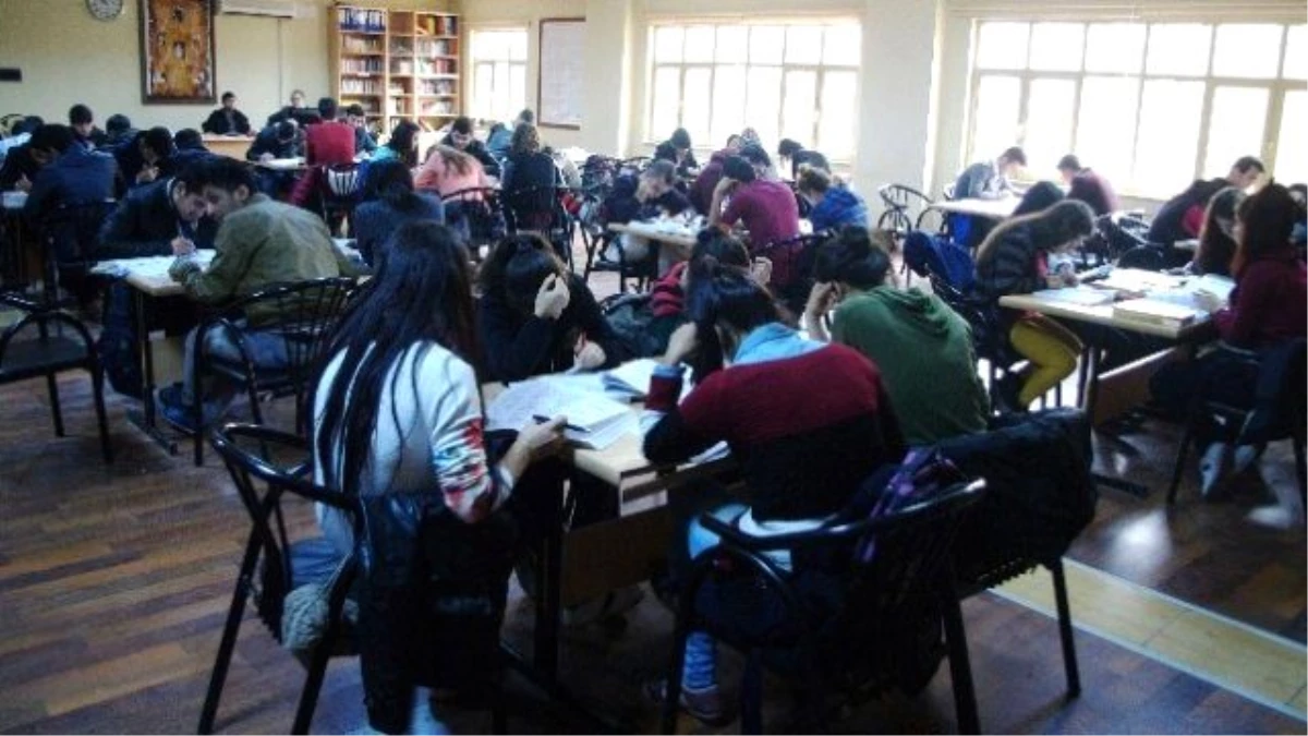 Öğrenciler İçin Kütüphanede Ders Çalışma Salonu Oluşturuldu