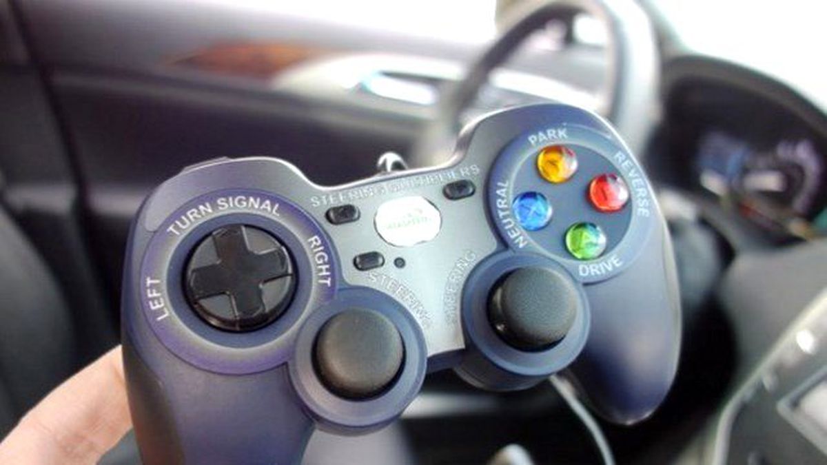 Oyun Konsoluyla Sürülebilen Araba Yaptılar