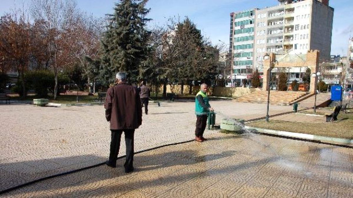 Park ve Bahçeler Temizleniyor