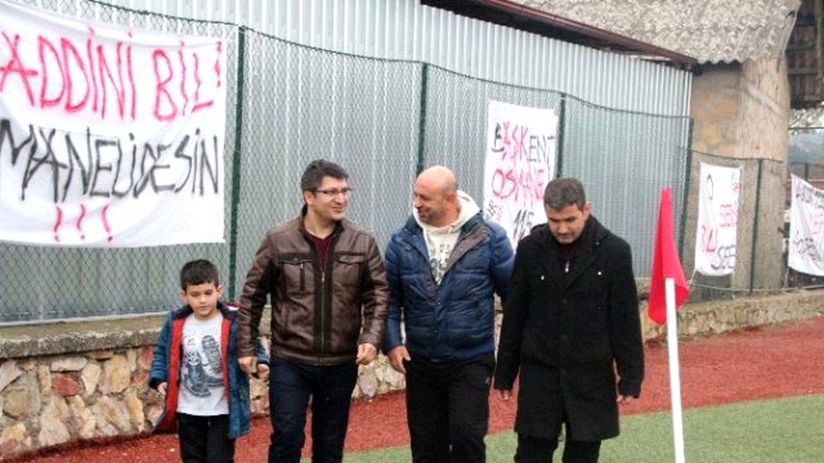 Rektör Taş\'ın, Bilecikspor Maçını İzlemeye Gelmesi Taraftarı Memnun Etti