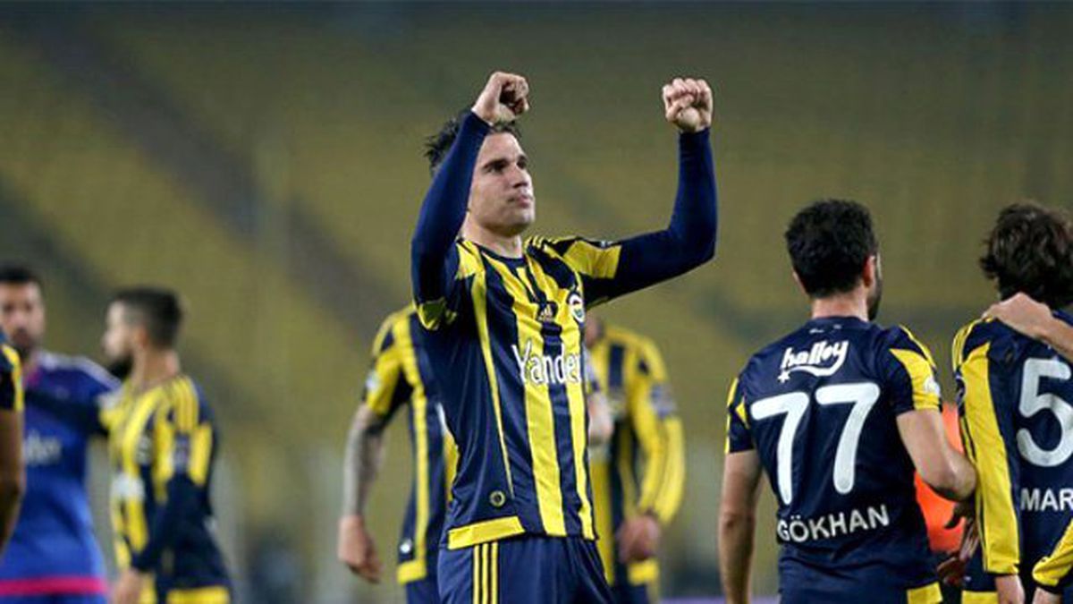 Robin van Persie ve Gökhan Gönül'den Kötü Haber!