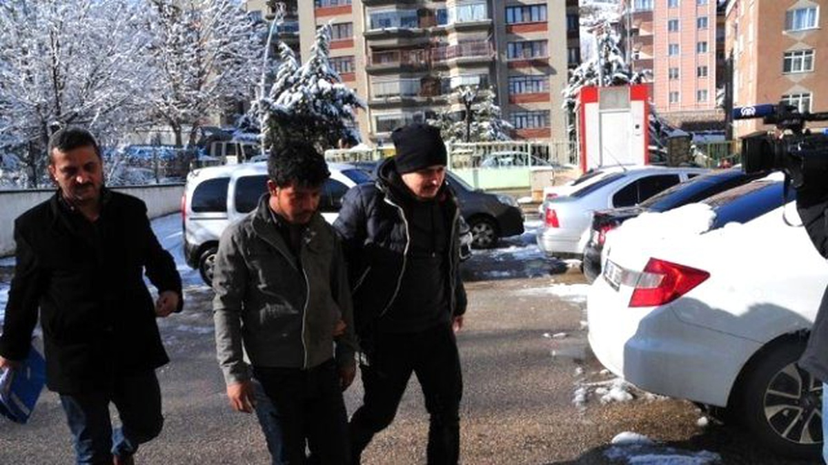 Sahte Polisler Altın ve Paralarla Kaçarken Yakalandı