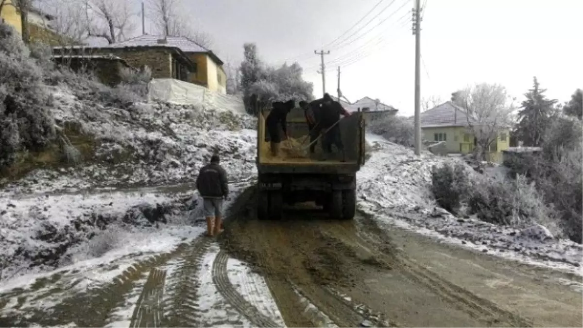 Sarıgöl\'de Yol Açma Çalışmaları