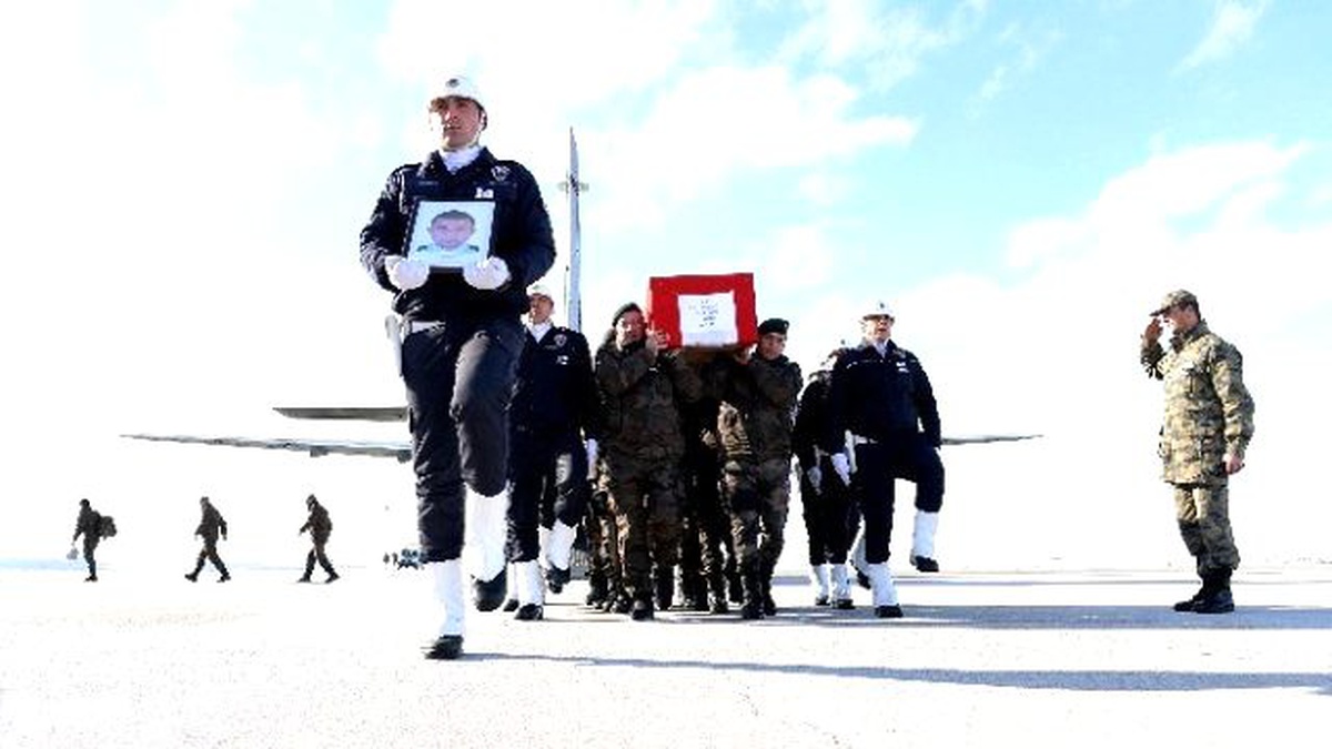 Şehit Polis Ömür Erbay\'ın Cenazesi Erzurum\'a Getirildi