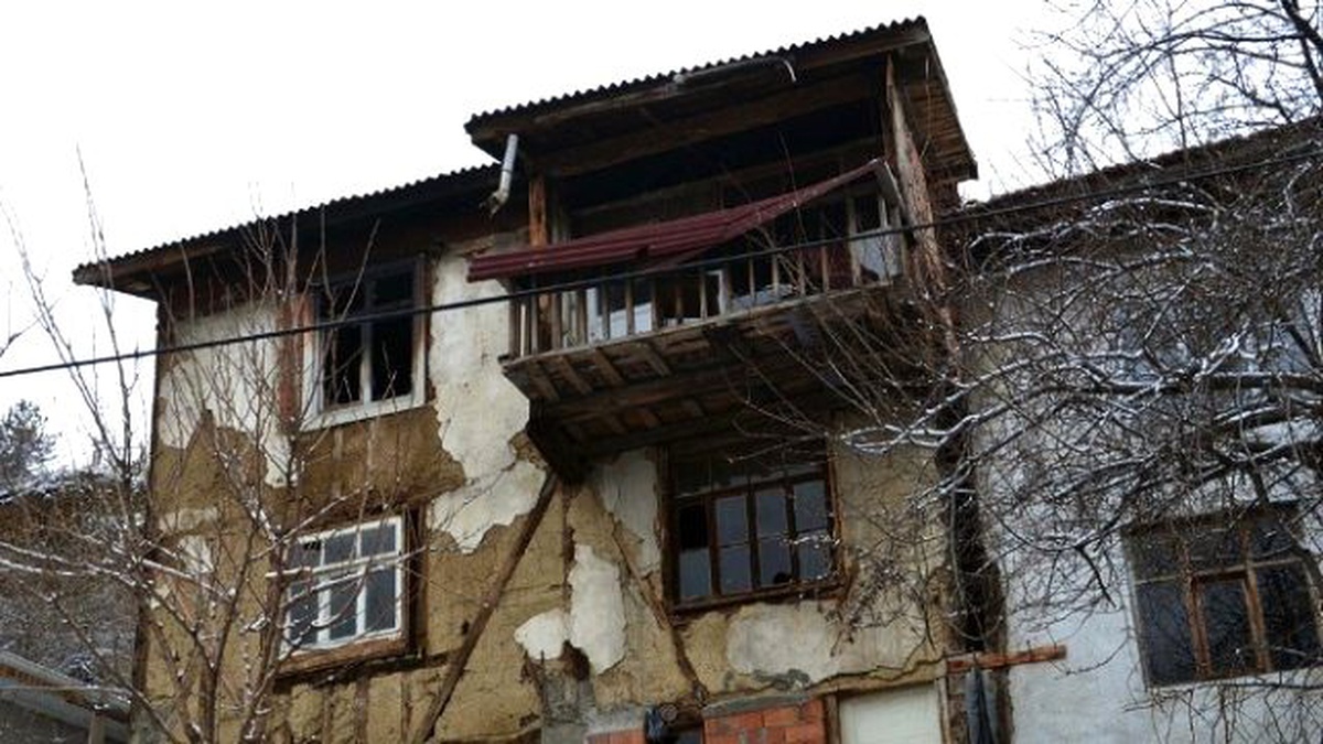 Tosya\'da Evleri Yanan Anne ve Çocukları Sokakta Kaldı