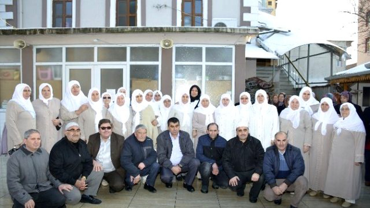 Umre Yolcuları Dualarla Uğurlandı
