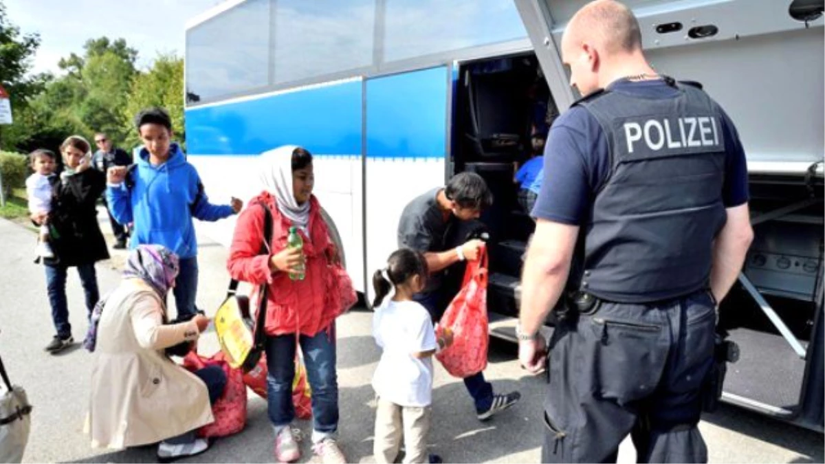 Almanya, Sığınmacıların Parasına El Koymaya Başladı