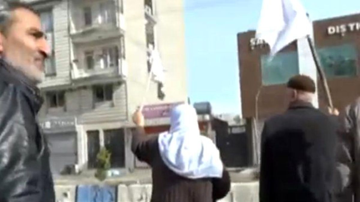 Cizre'de Yaralanan Kameraman Kendi Vurulma Anını Çekti