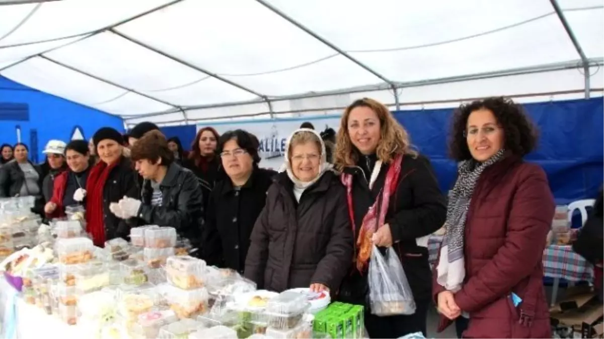 Didim\'de Veliler Okulun Spor Malzemesi İçin Kermes Düzenledi