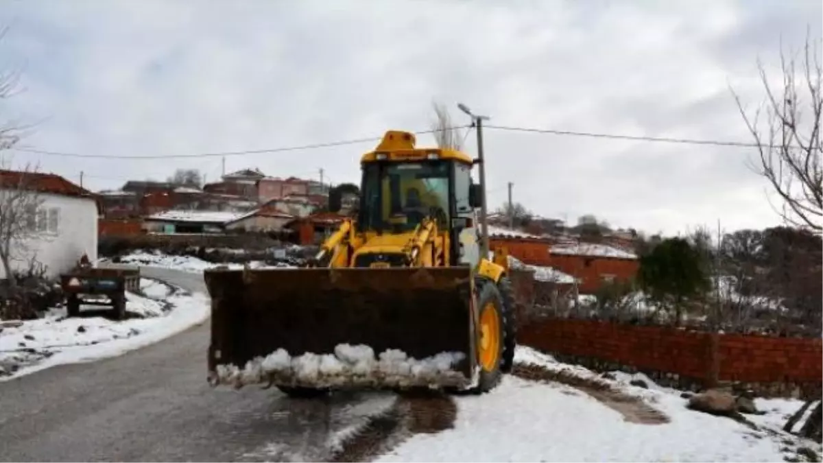 Kınık ve Bergama\'da Ekiplerin Kar Mesaisi (2)