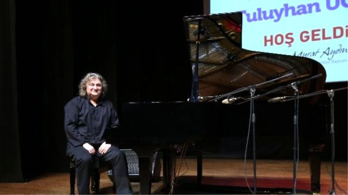 Piyanist Tuluyhan Uğurlu, Hoca Ahmet Yesevi İçin Çaldı