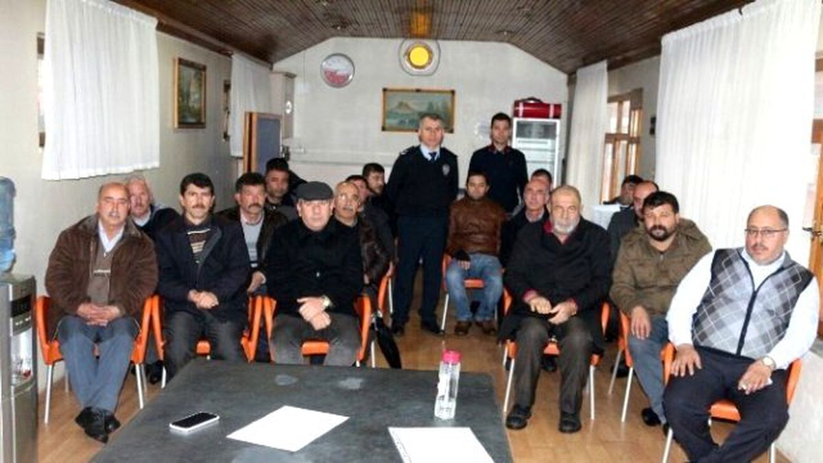 Polisler İnternet Kafe Sahipleri ile Toplantı Yaptı