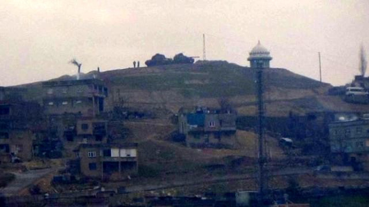 Siirt\'in Hakim Tepesine Tanklar Konuşlandırıldı