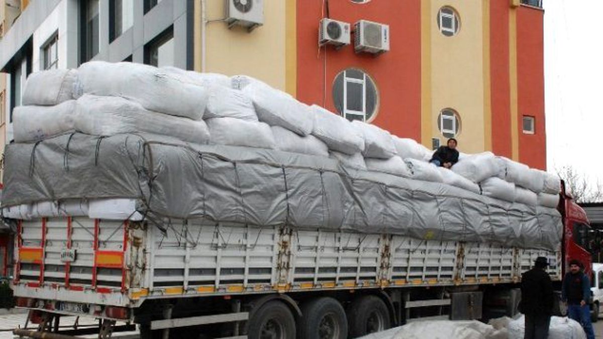 Suriyelilere Battaniye ve Ayakkabı Yardımı
