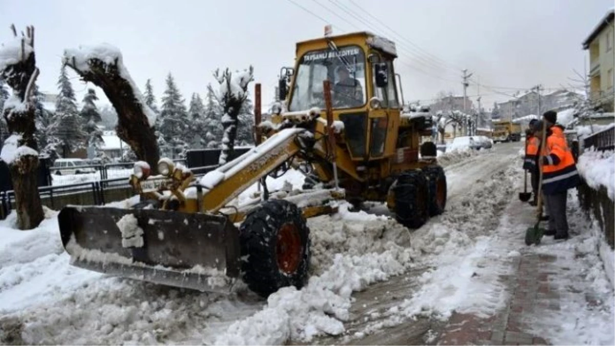 Tavşanlı Belediyesi Yoğun Kar Yağışının Ardından Tüm Birimleriyle Alarma Geçti