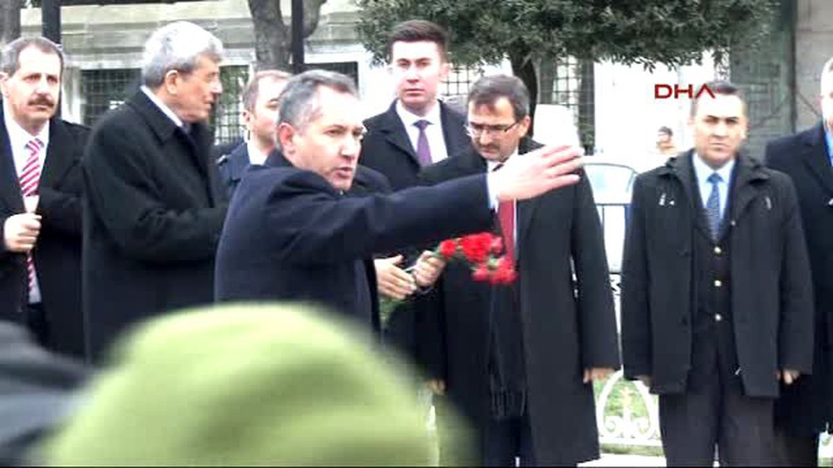 Adalet Bakanı Bozdağ Sultanahmet Meydanı\'nda