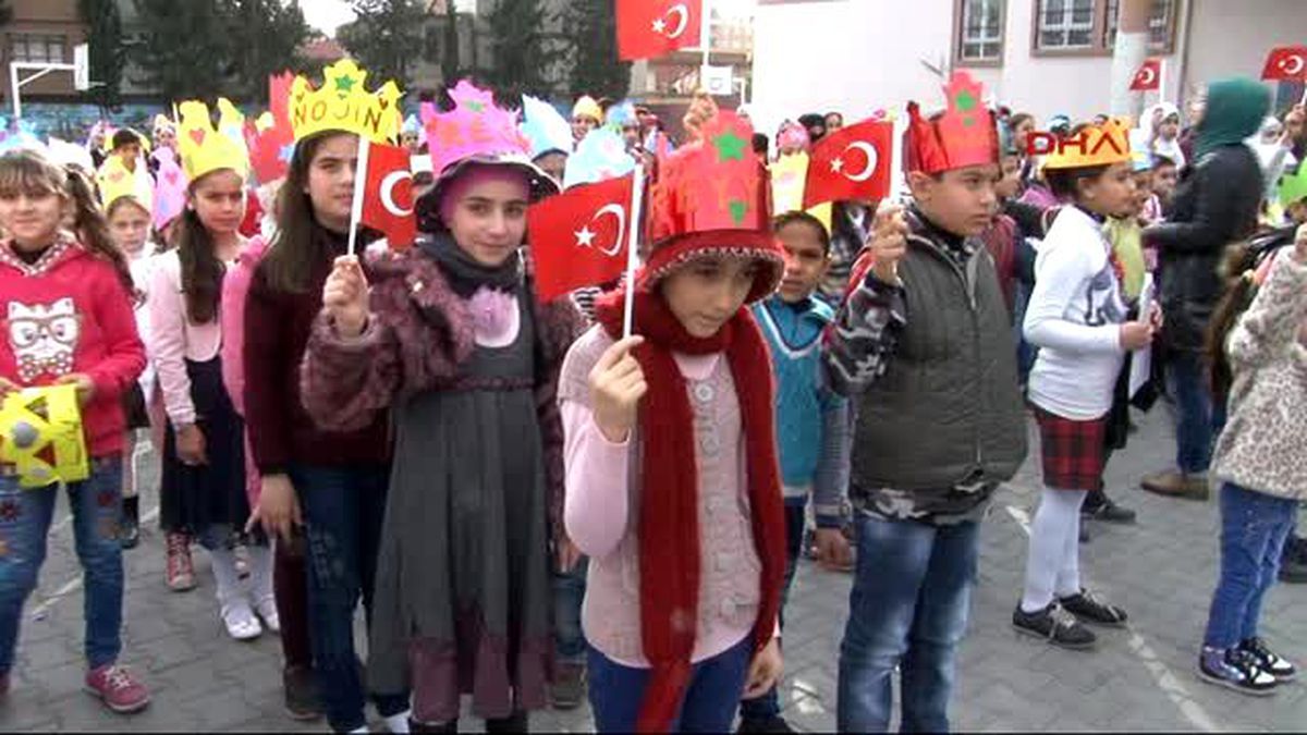 Adana\'da Suriyeliler Karne Aldı