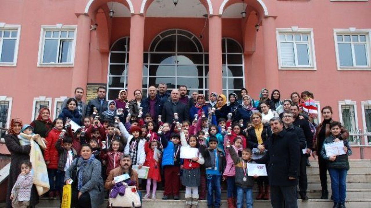 Adıyaman\'da, Kupalı, Madalyalı Karne Töreni