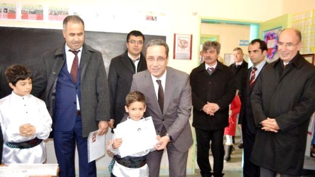 Ayvalık'ta Öğrencilerin Karne Heyecanı